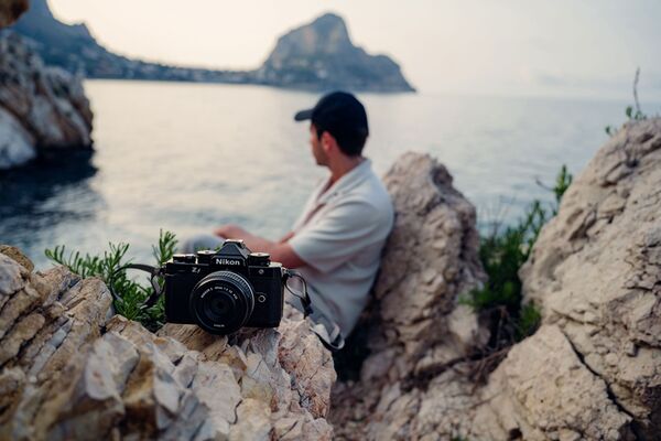 Nikon Z f + Nikkor Z 40mm f/2,0 SE  Schwarz