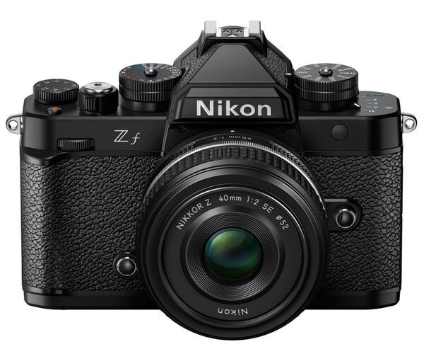 Nikon Z f + Nikkor Z 40mm f/2,0 SE  Schwarz