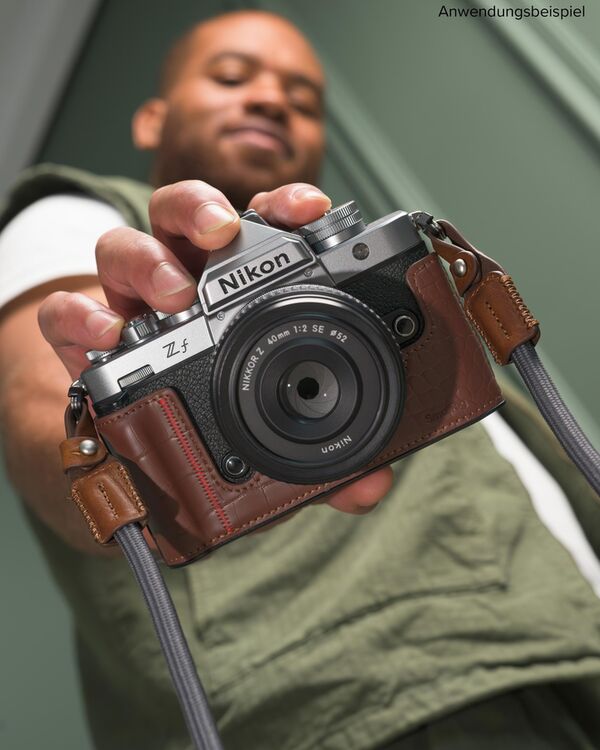 Nikon Z f + Promo Case  silber