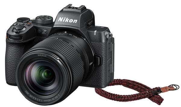 Nikon Z50 II + DX 18-140 VR + Gratis C-Rope Kameragurt The Traveler 125cm Red Dots 