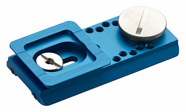 Novoflex Klemmplatte mit Verdrehschutz 80mm und 1/4 Zoll Gewinde für Gurtanschluß, quadratisches Profil 