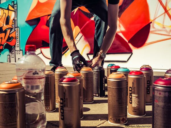 Olympus OM-D E-M10 Mark IV Special Edition inkl. M.Zuiko 14-150mm + 2ter Akku  silber