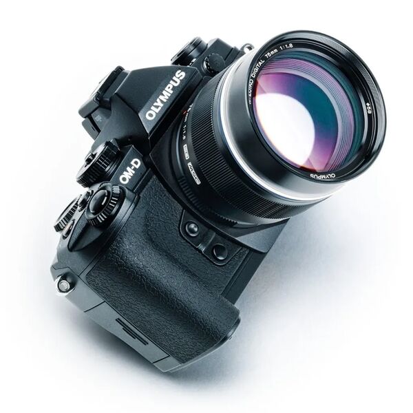 OM SYSTEM M.Zuiko Digital 75mm f/1,8 ED  Micro Four Thirds schwarz
