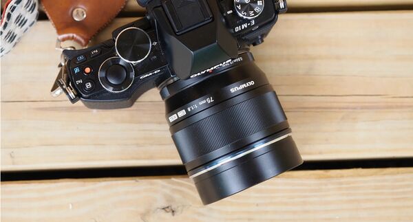 OM SYSTEM M.Zuiko Digital 75mm f/1,8 ED  Micro Four Thirds schwarz