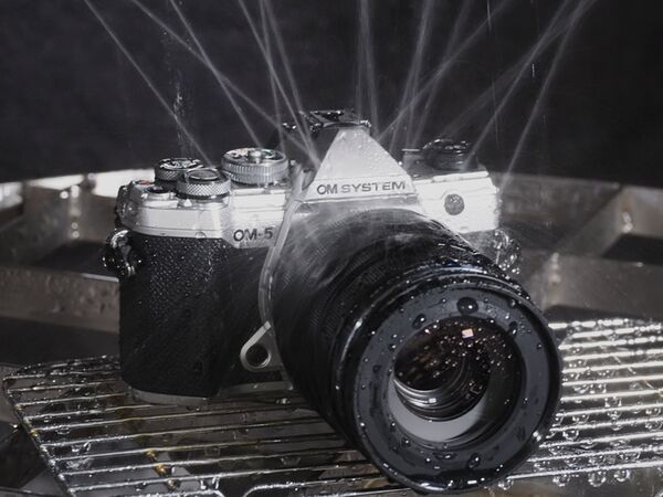 OM SYSTEM OM-5 + M.Zuiko AF 12-45mm f/4 Pro ED - Retourenware -  silber