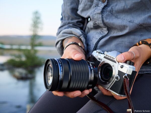 OM SYSTEM OM-5 + M.Zuiko AF 12-45mm f/4 Pro ED - Retourenware -  silber