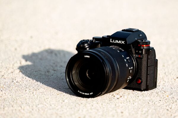 Panasonic Lumix DC-S1RII + DMW-BG 2 
