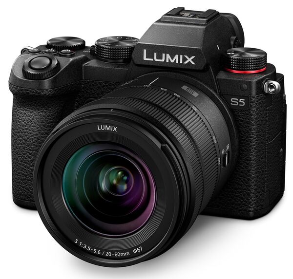 Panasonic Lumix DC-S5 + Lumix S 20-60mm f/3.5-5.6 + Lumix S 35mm f/1,8  L-Mount