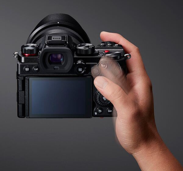 Panasonic Lumix DC-S5 + Lumix S 20-60mm f/3.5-5.6 + Lumix S 35mm f/1,8  L-Mount