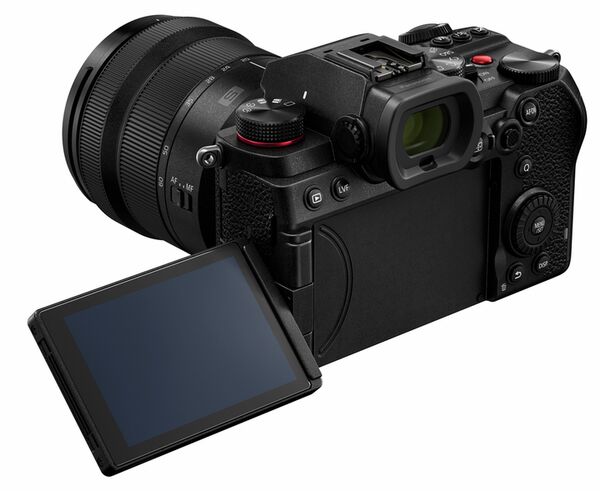 Panasonic Lumix DC-S5 + Lumix S 20-60mm f/3.5-5.6 + Lumix S 35mm f/1,8  L-Mount