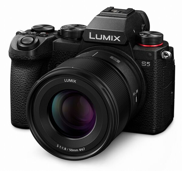 Panasonic Lumix DC-S5 + Lumix S 50mm f/1,8 