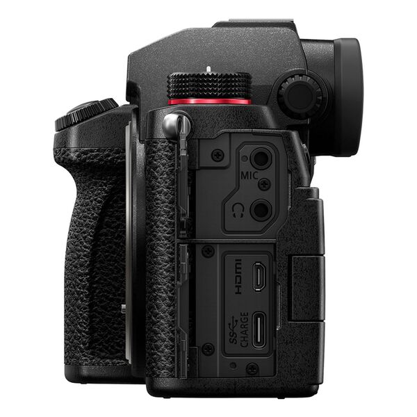 Panasonic Lumix DC-S5D + 28-200mm f/4-7.1 MAKRO O.I.S 