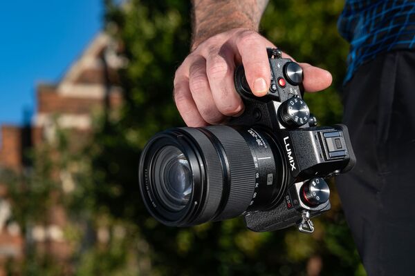 Panasonic Lumix DC-S5D + 28-200mm f/4-7.1 MAKRO O.I.S 