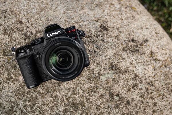 Panasonic Lumix DC-S5D + 28-200mm f/4-7.1 MAKRO O.I.S 