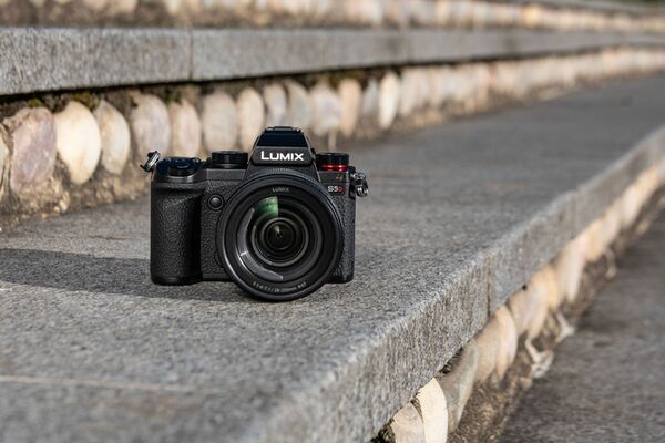 Panasonic Lumix DC-S5D + 28-200mm f/4-7.1 MAKRO O.I.S 