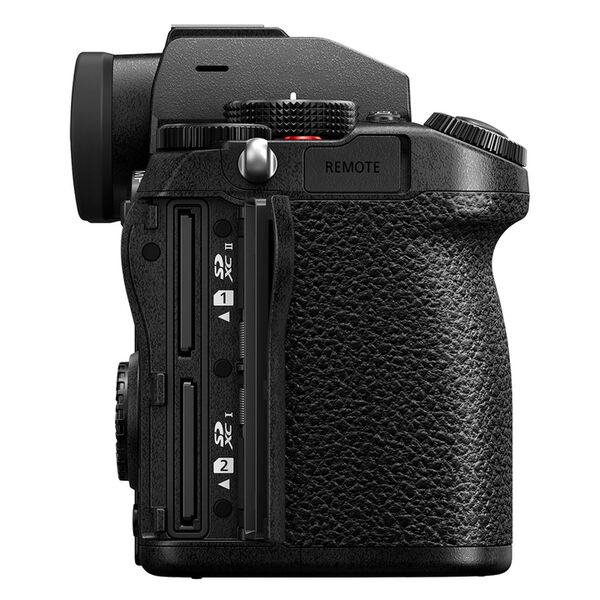 Panasonic Lumix DC-S5D + 28-200mm f/4-7.1 MAKRO O.I.S 