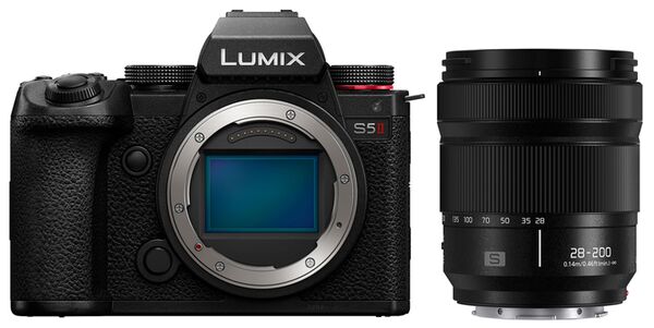 Panasonic Lumix DC-S5II + S 28-200mm f/4-7.1 MAKRO O.I.S 