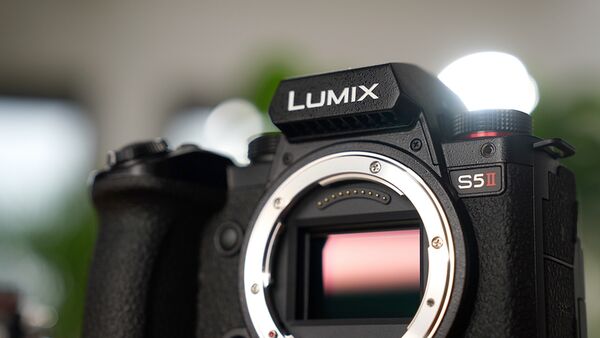 Panasonic Lumix DC-S5II 