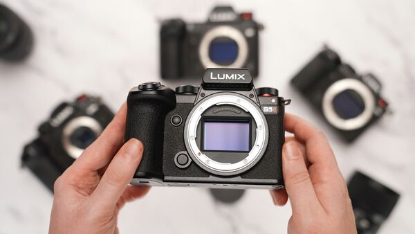 Panasonic Lumix DC-S5II 