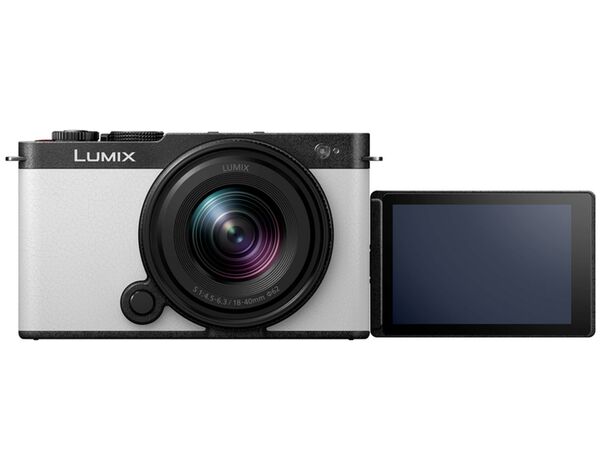 Panasonic Lumix DC-S9 + S 18-40mm f/4.5-6.3  smokey white