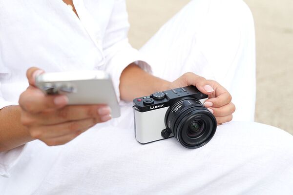 Panasonic Lumix DC-S9 + S 18-40mm f/4.5-6.3  smokey white