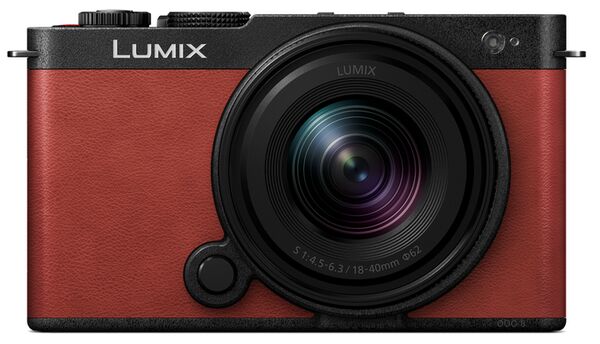 Panasonic Lumix DC-S9 + S 18-40mm f/4.5-6.3  Karminrot