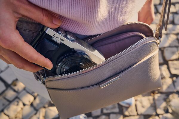 Panasonic Lumix DMC-TZ99  silber / schwarz