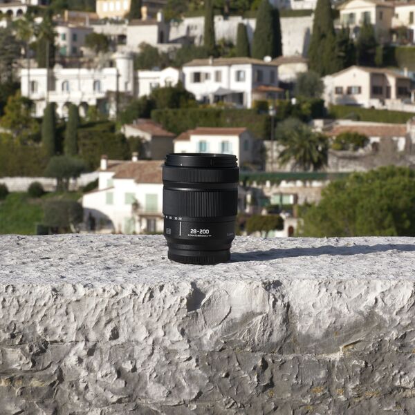 Panasonic Lumix S 28-200mm f/4-7.1 MAKRO O.I.S.  L-Mount