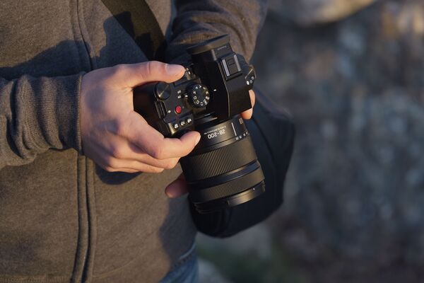 Panasonic Lumix S 28-200mm f/4-7.1 MAKRO O.I.S.  L-Mount