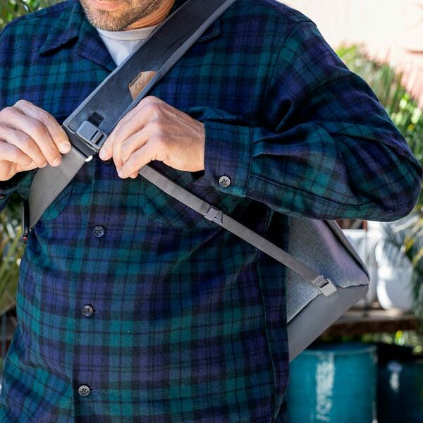 Peak Design Everyday Messenger V2  hellgrau 13L