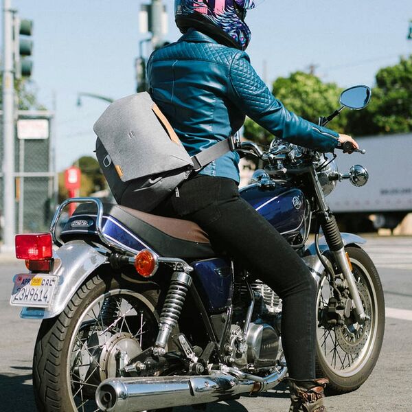 Peak Design Everyday Messenger V2  hellgrau 13L