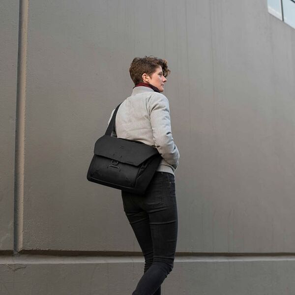 Peak Design Everyday Messenger V2  schwarz 13L