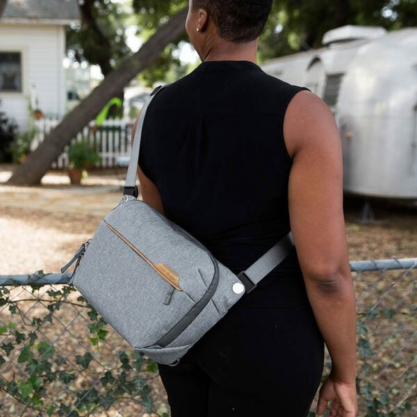 Peak Design Everyday Sling  V2  hellgrau 6L
