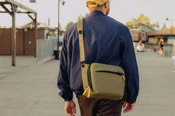 Peak Design Everyday Sling  V2  Kelp 6L