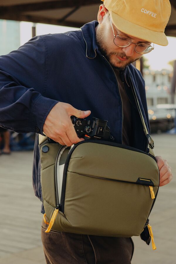 Peak Design Everyday Sling  V2  Kelp 6L