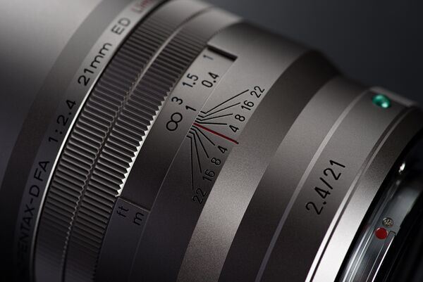 Pentax D FA 21mm f/2.4 ED Limited DC WR HD  silber Pentax K Vollformat
