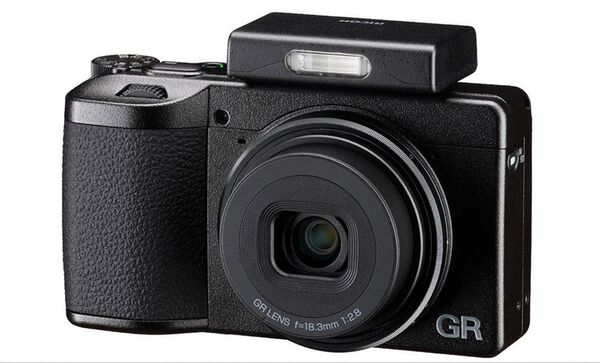 Ricoh GR IIIx HDF + Blitz GF-2 WW 