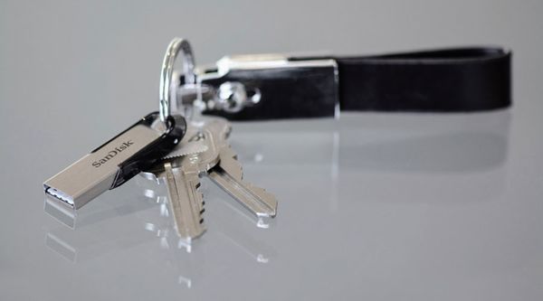 SanDisk Cruzer Ultra Flair USB 3.0, 150MB/s  32 GB