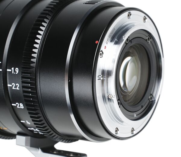 Sirui IronStar T1.9 1.5x Anamorphic Full Frame Cine Lenses 35mm mit PL / EF-Mount  Blue Flare