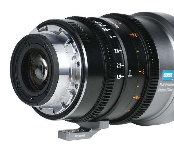 Sirui IronStar T1.9 1.5x Anamorphic Full Frame Cine Lenses 35mm mit PL / EF-Mount  Blue Flare