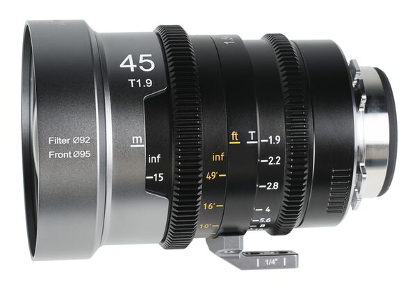 Sirui IronStar T1.9 1.5x Anamorphic Full Frame Cine Lenses 45mm mit PL / EF-Mount  Blue Flare