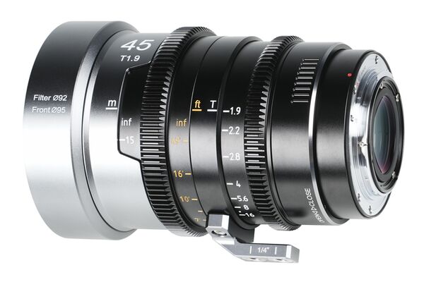 Sirui IronStar T1.9 1.5x Anamorphic Full Frame Cine Lenses 45mm mit PL / EF-Mount  Blue Flare