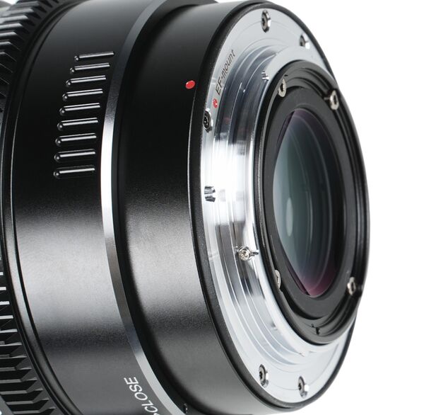 Sirui IronStar T1.9 1.5x Anamorphic Full Frame Cine Lenses 45mm mit PL / EF-Mount  Blue Flare