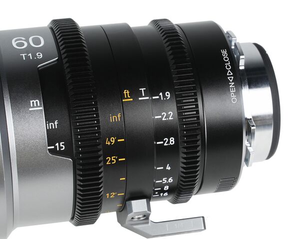 Sirui IronStar T1.9 1.5x Anamorphic Full Frame Cine Lenses 60mm mit PL / EF-Mount  Blue Flare