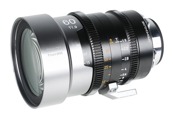 Sirui IronStar T1.9 1.5x Anamorphic Full Frame Cine Lenses 60mm mit PL / EF-Mount  Blue Flare