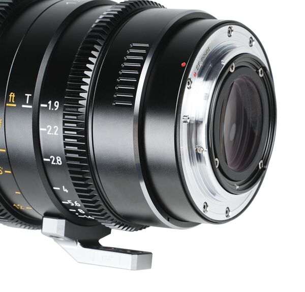 Sirui IronStar T1.9 1.5x Anamorphic Full Frame Cine Lenses 60mm mit PL / EF-Mount  Neutral Flare