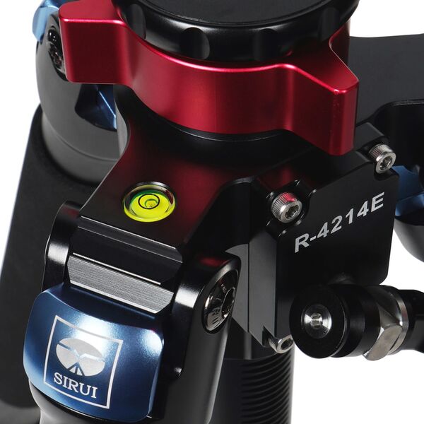 Sirui R4214E Carbon Dreibeinstativ mit Getriebemittelsäule (Kurbel) 