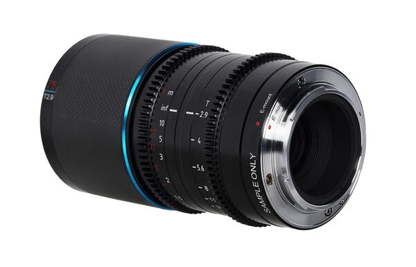 Sirui Saturn 75mm T2.9 1.6x Carbon Vollformat anamorphes Objektiv   Sony FE-Mount Neutral Flare