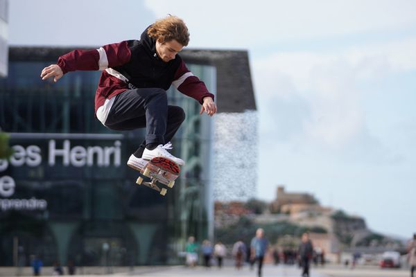 Sony Alpha 6400 (ILCE-6400) + SEL 16-50mm PZ OSS 