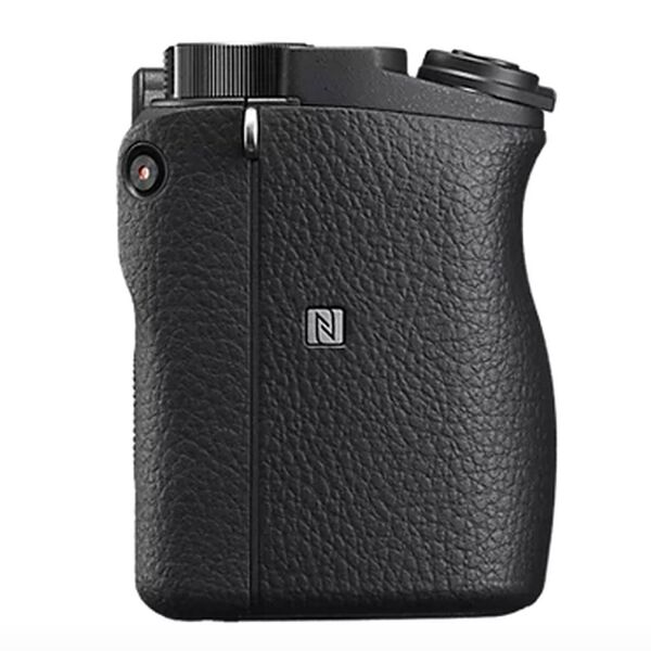 Sony Alpha 6400a (ILCE-6400A) + SEL 18-135mm OSS 